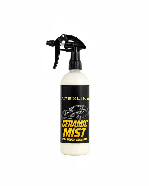 Bote cera líquida carnauba fondo blanco, bote con letras doradas y etiqueta negra con líquido blanco