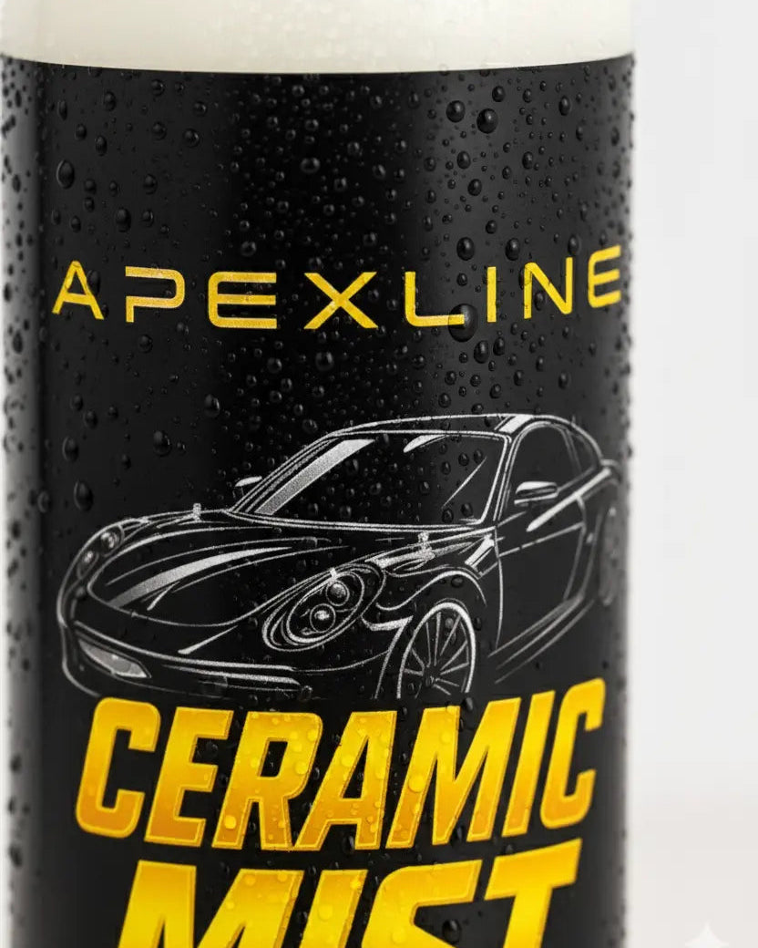 Foto producto con fondo blanco, caramic mist cera líquida de carnauba marca apexline letras en dorado y etiqueta negra, producto color blanco de cerca.