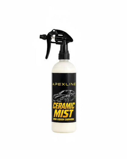 Bote cera líquida carnauba fondo blanco, bote con letras doradas y etiqueta negra con líquido blanco