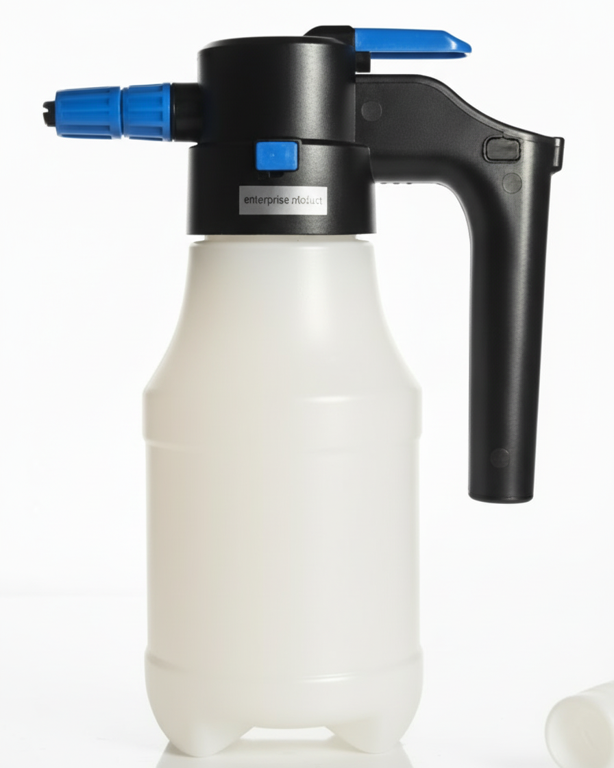 Foto con fondo blanco y espumador foamer en el centro. Espumador a batería con cargador incluido de 1.5L de capacidad.