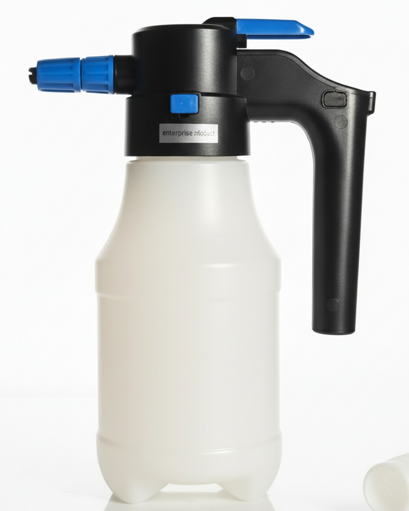 Foto con fondo blanco y espumador foamer en el centro. Espumador a batería con cargador incluido de 1.5L de capacidad.